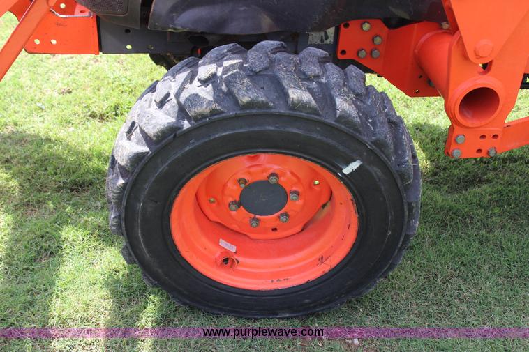 image for item J4404 2007 Kubota L3240 tractor
