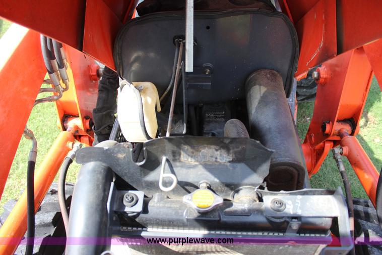 image for item J4404 2007 Kubota L3240 tractor