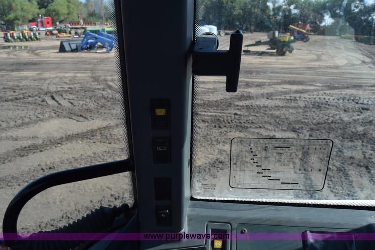 image for item J7108 New Holland 6640 tractor