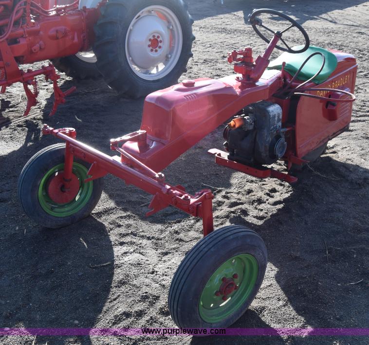 image for item J7124 David Bradley tractor