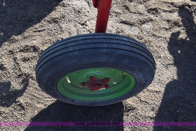 image for item J7124 David Bradley tractor