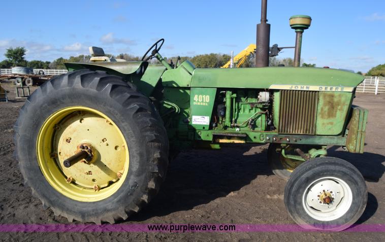 image for item J7126 John Deere 4010 tractor