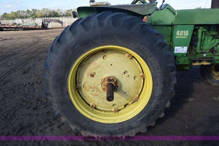 image for item J7126 John Deere 4010 tractor