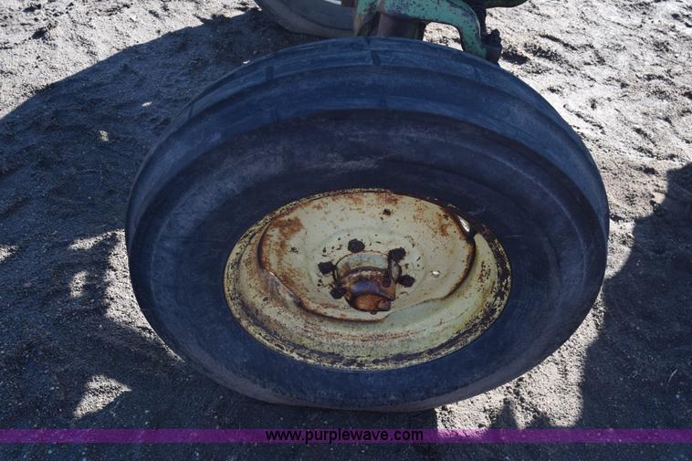 image for item J7126 John Deere 4010 tractor