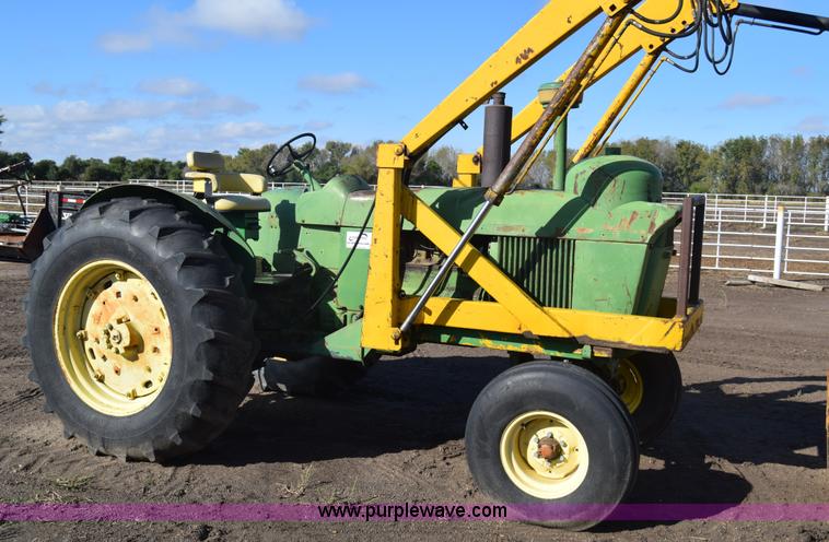 image for item J7129 John Deere 4010 tractor
