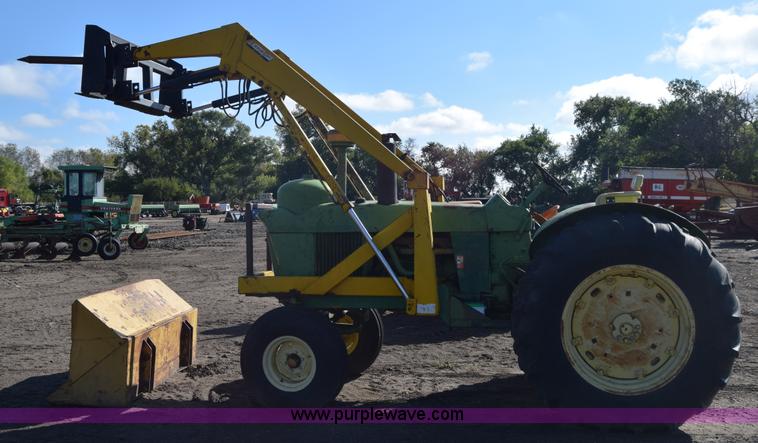 image for item J7129 John Deere 4010 tractor