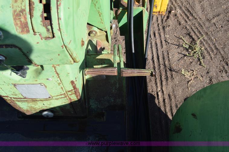 image for item J7129 John Deere 4010 tractor