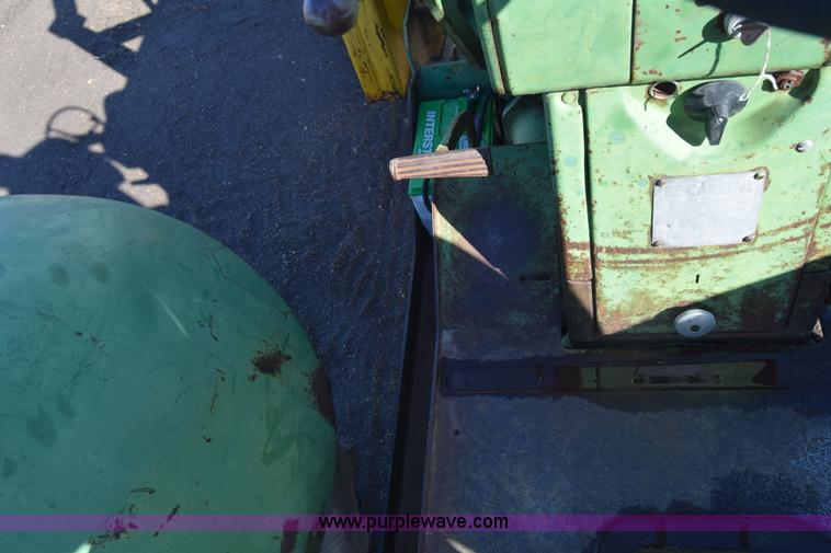 image for item J7129 John Deere 4010 tractor