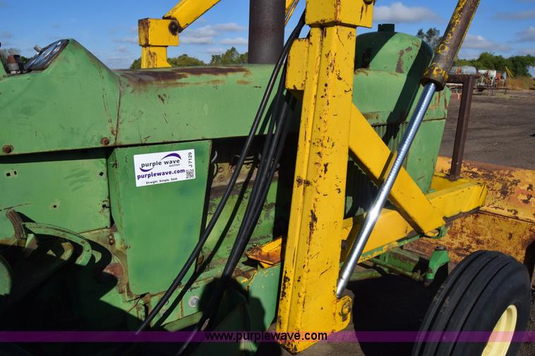 image for item J7129 John Deere 4010 tractor