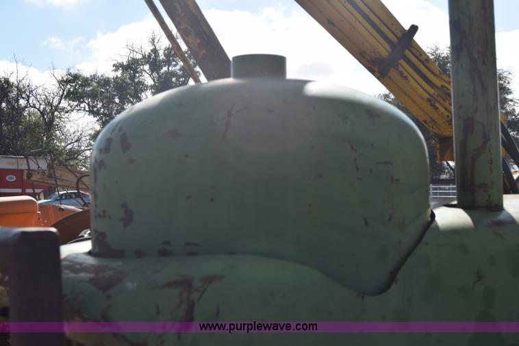 image for item J7129 John Deere 4010 tractor