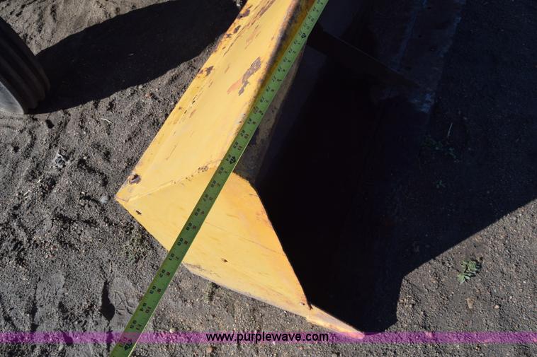 image for item J7129 John Deere 4010 tractor