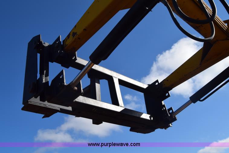 image for item J7129 John Deere 4010 tractor