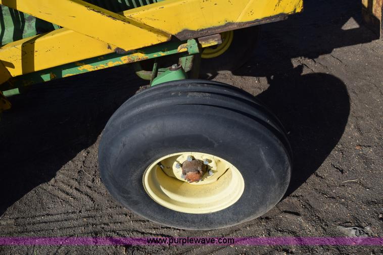 image for item J7129 John Deere 4010 tractor