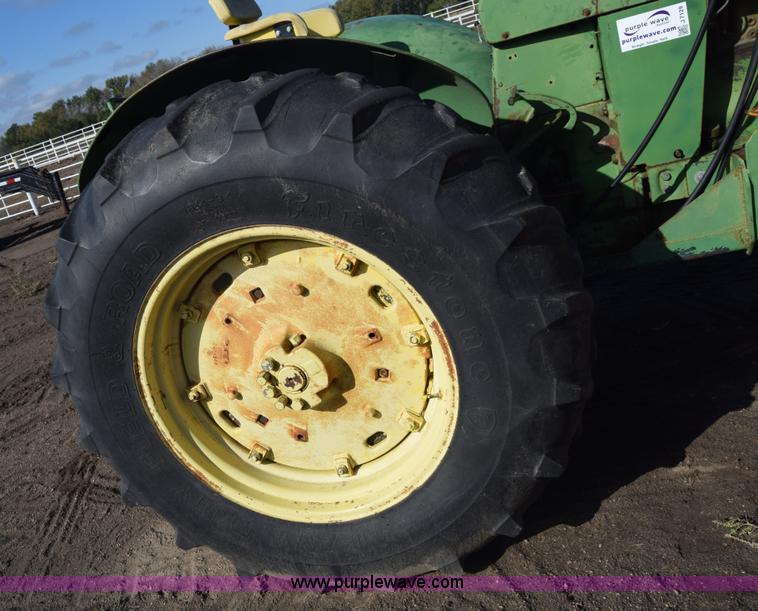 image for item J7129 John Deere 4010 tractor