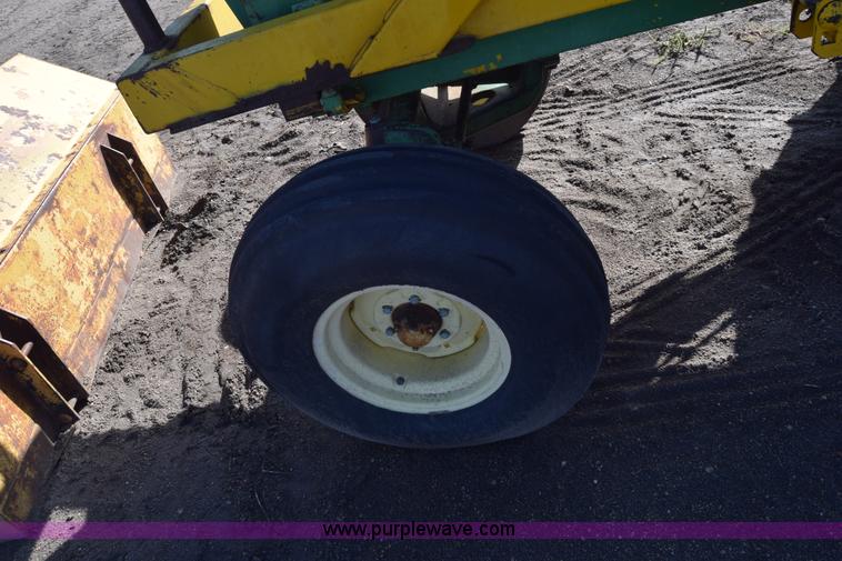 image for item J7129 John Deere 4010 tractor