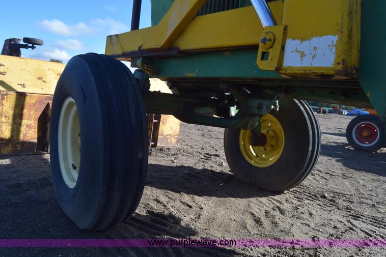 image for item J7129 John Deere 4010 tractor