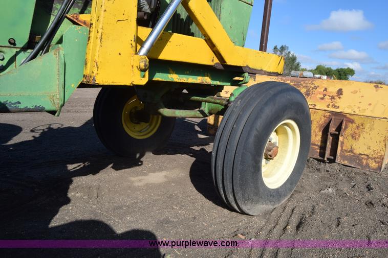 image for item J7129 John Deere 4010 tractor