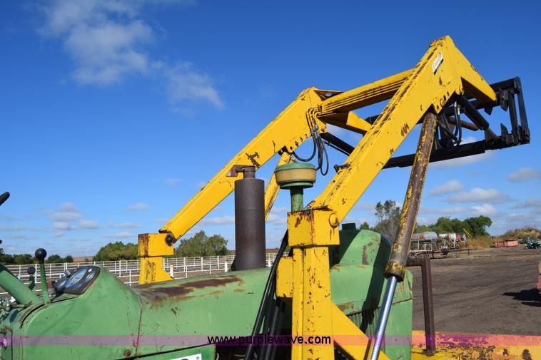 image for item J7129 John Deere 4010 tractor