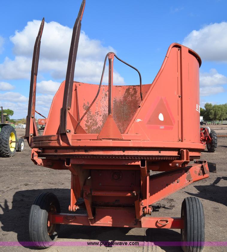 image for item J7136 Hesston BP20 tilt tub hay processor