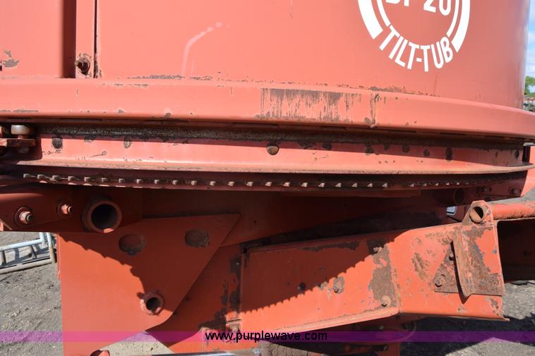 image for item J7136 Hesston BP20 tilt tub hay processor