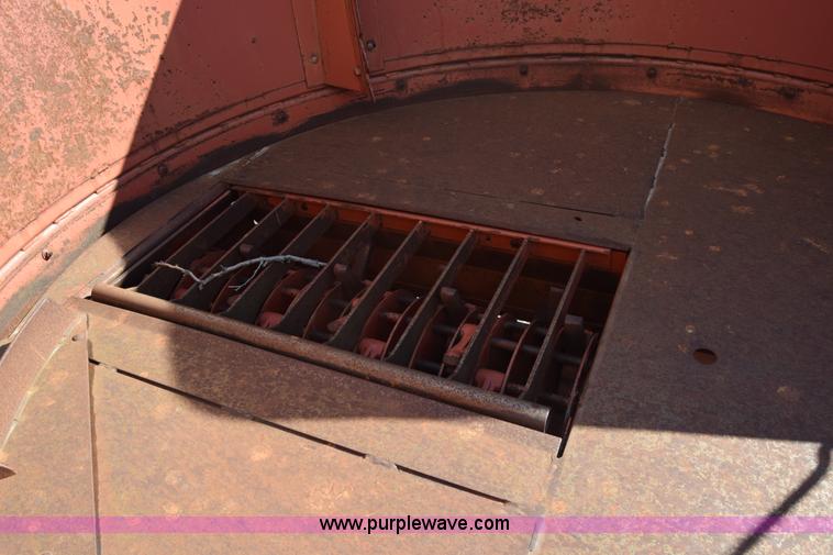 image for item J7136 Hesston BP20 tilt tub hay processor