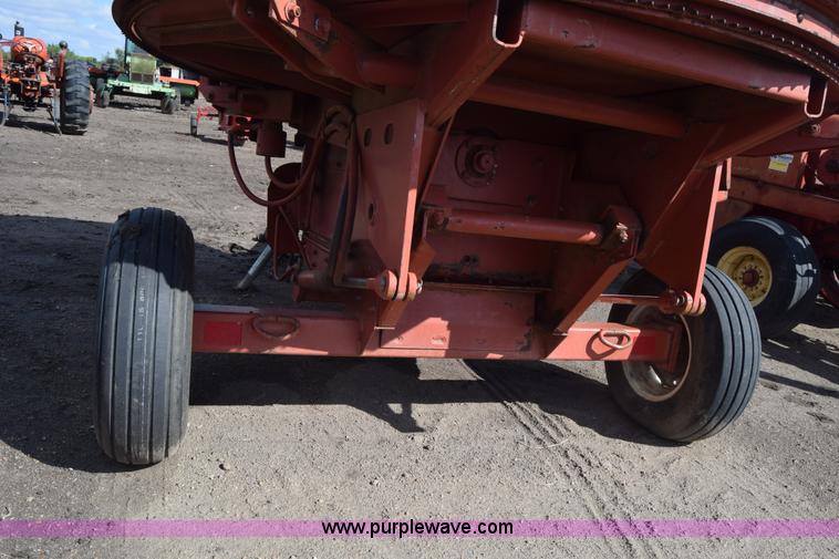 image for item J7136 Hesston BP20 tilt tub hay processor