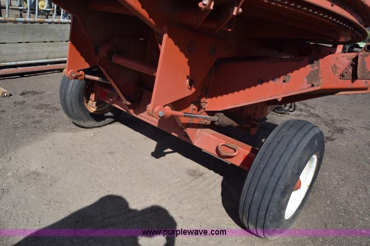 image for item J7136 Hesston BP20 tilt tub hay processor