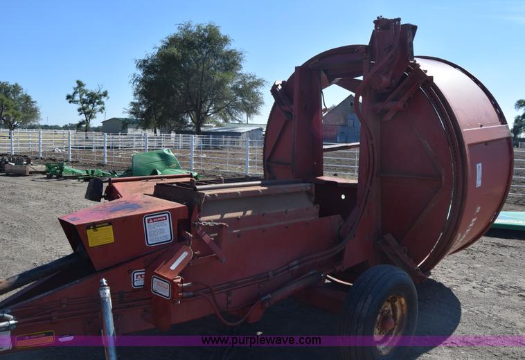 image for item J7136 Hesston BP20 tilt tub hay processor