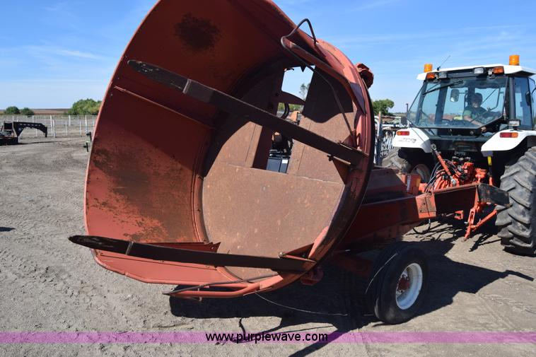 image for item J7136 Hesston BP20 tilt tub hay processor