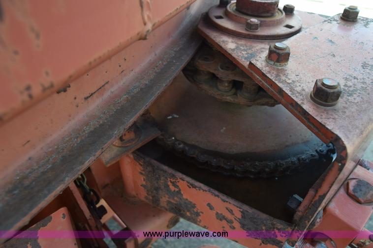 image for item J7136 Hesston BP20 tilt tub hay processor