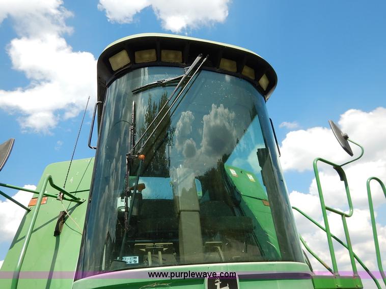 image for item K1704 1993 John Deere 9400 combine