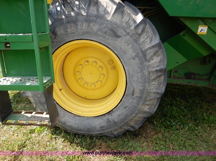 image for item K1704 1993 John Deere 9400 combine