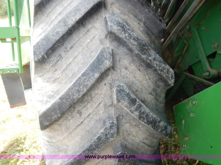 image for item K1704 1993 John Deere 9400 combine