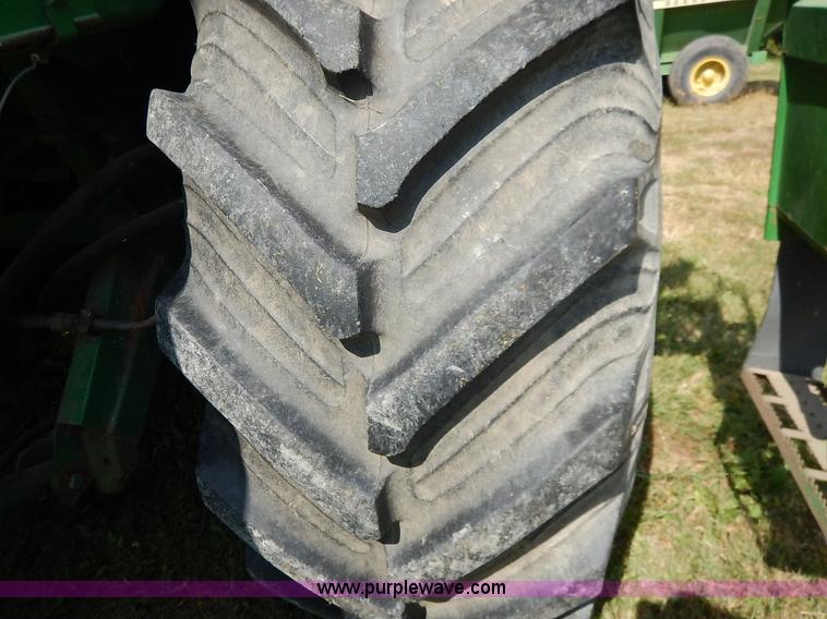 image for item K1704 1993 John Deere 9400 combine