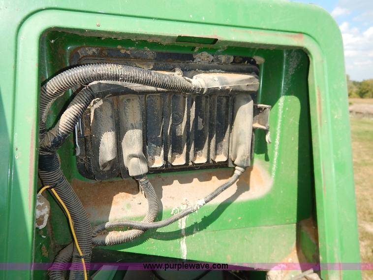 image for item K1704 1993 John Deere 9400 combine