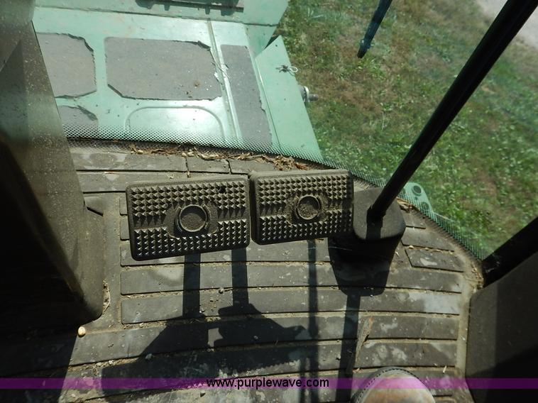 image for item K1704 1993 John Deere 9400 combine