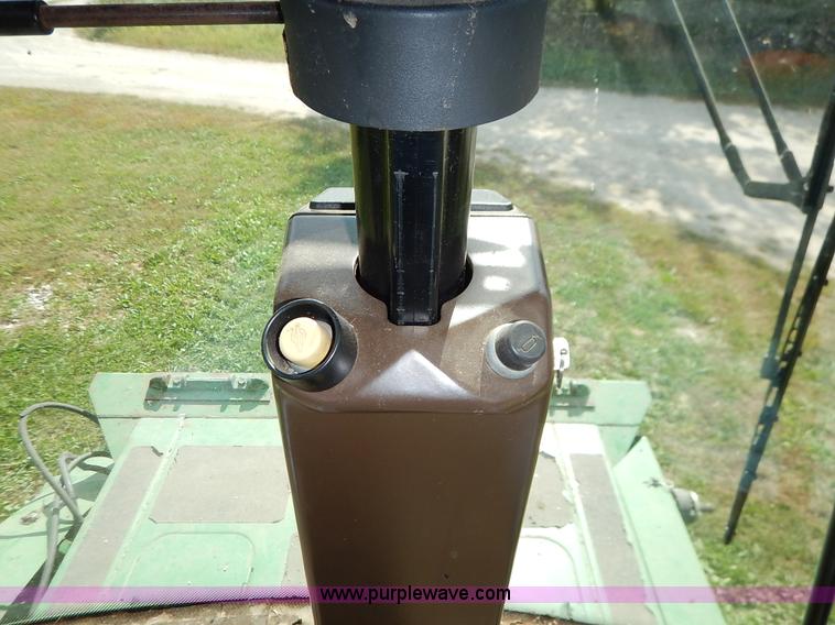 image for item K1704 1993 John Deere 9400 combine