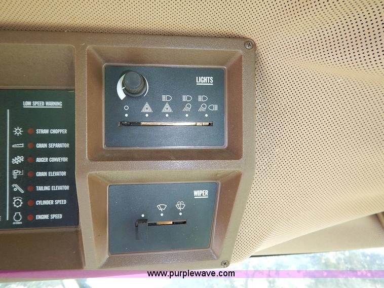 image for item K1704 1993 John Deere 9400 combine