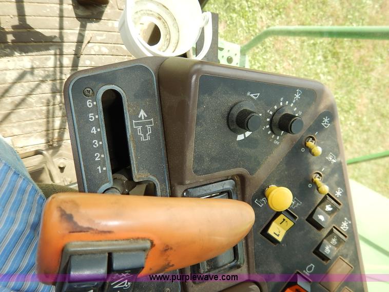 image for item K1704 1993 John Deere 9400 combine