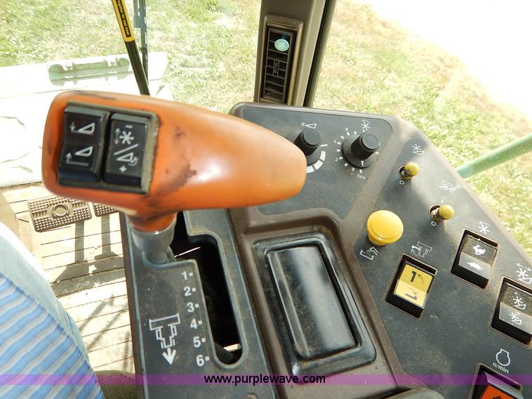 image for item K1704 1993 John Deere 9400 combine