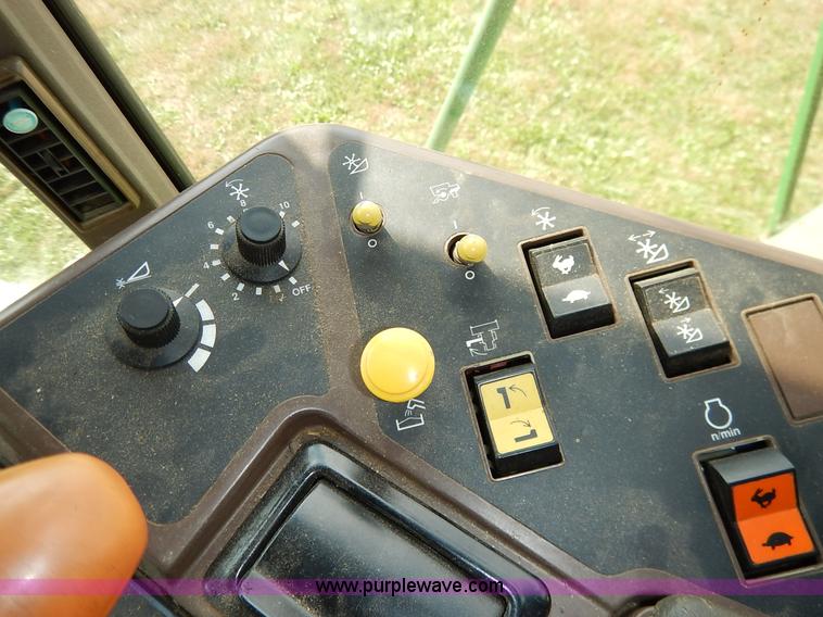 image for item K1704 1993 John Deere 9400 combine