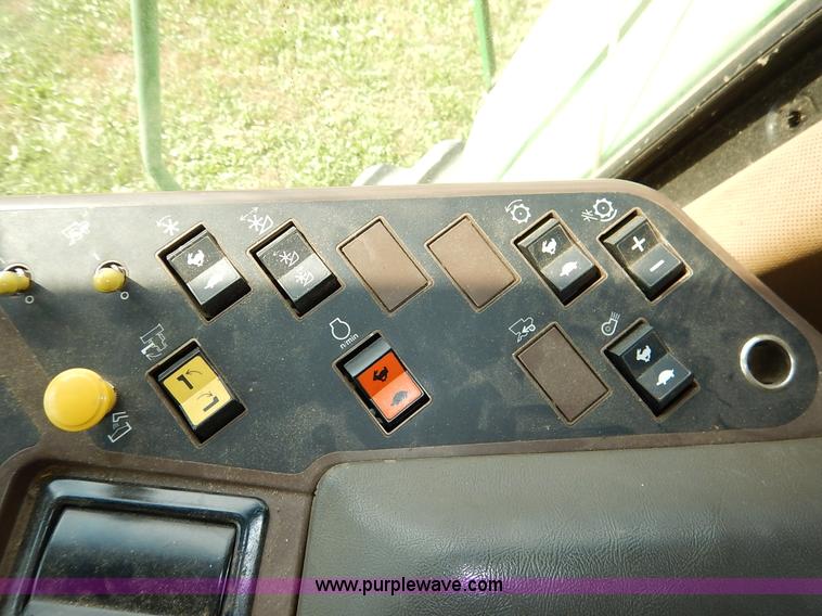 image for item K1704 1993 John Deere 9400 combine