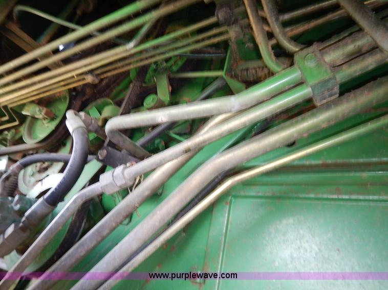image for item K1704 1993 John Deere 9400 combine