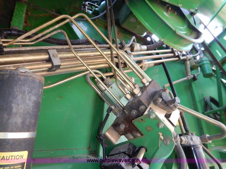 image for item K1704 1993 John Deere 9400 combine