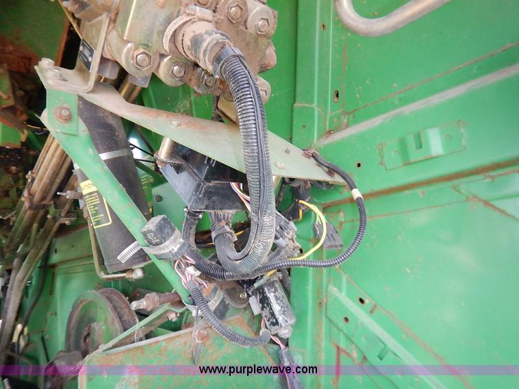 image for item K1704 1993 John Deere 9400 combine