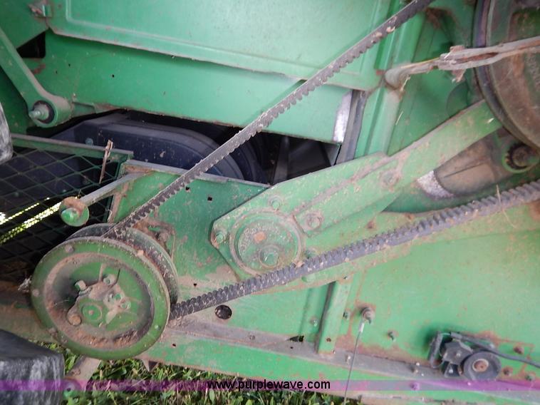 image for item K1704 1993 John Deere 9400 combine