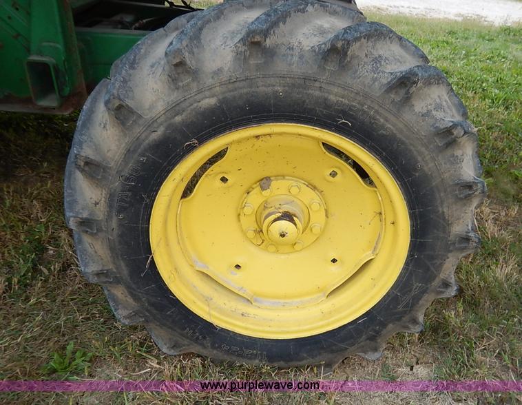 image for item K1704 1993 John Deere 9400 combine