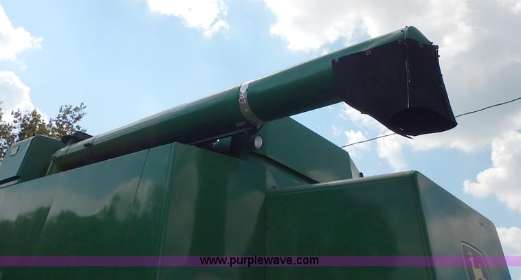 image for item K1704 1993 John Deere 9400 combine