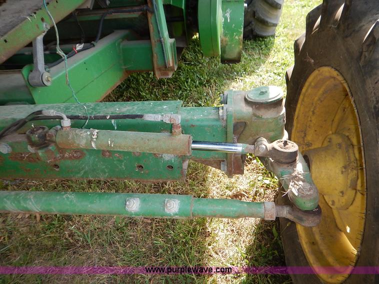 image for item K1704 1993 John Deere 9400 combine