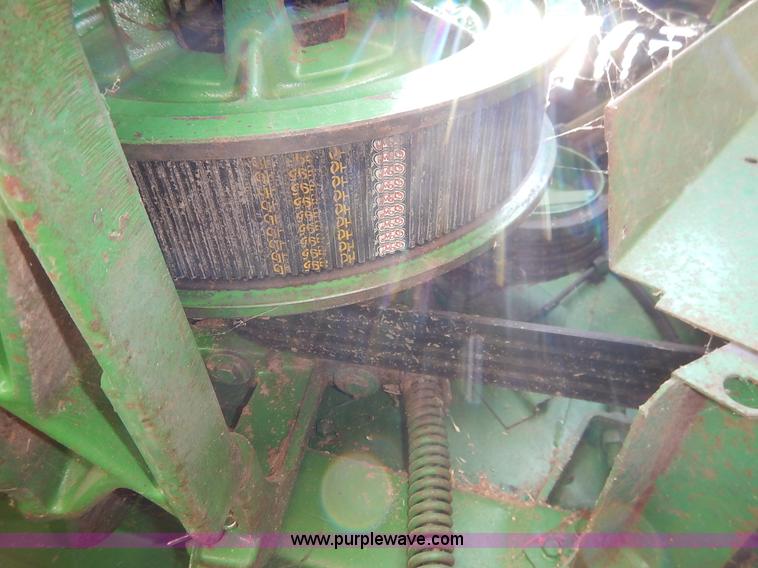 image for item K1704 1993 John Deere 9400 combine